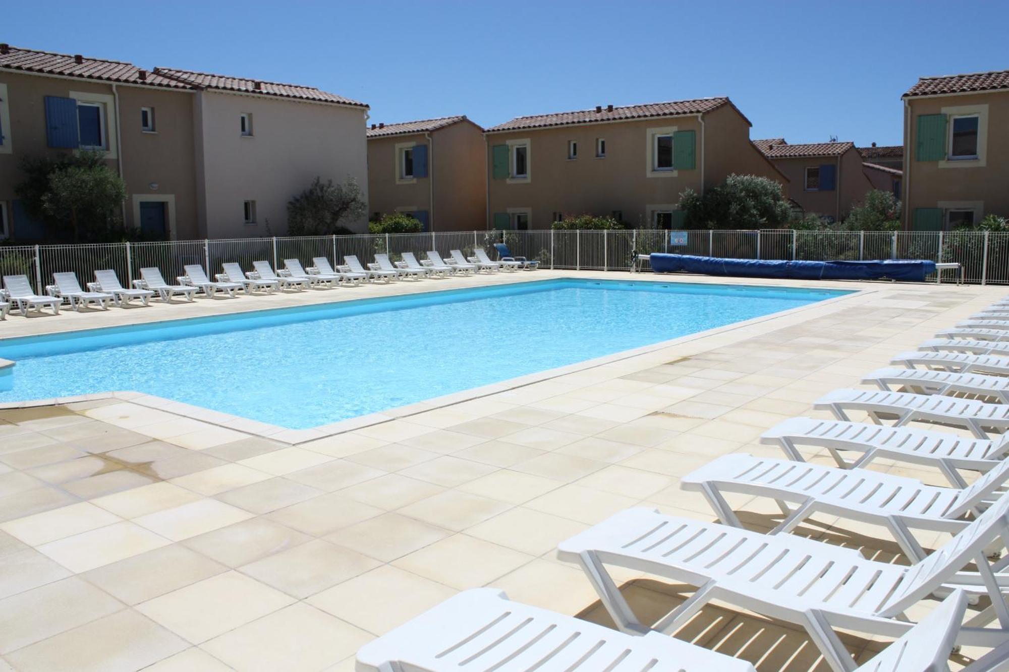 Gîte Climatisé 2 à 4 personnes, dans Résidence Vacances avec Piscine Chauffée, à Mouriès au coeur du Parc Naturel Régional des Alpilles, LS1-294 OUCEAN Extérieur photo